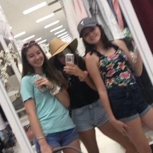 Meet your Posher, Nicole